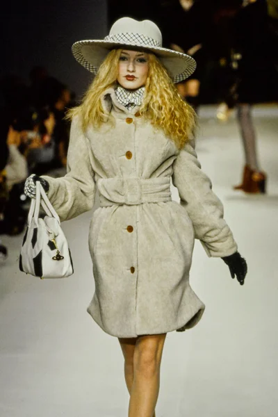 Look 18
